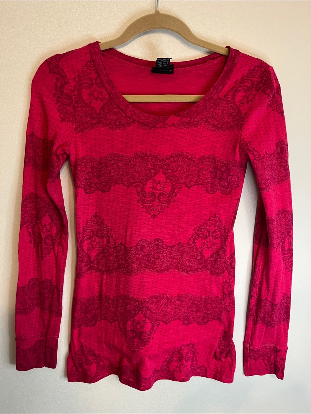 Rue21 Ladies Size M Hot Pink & Berry Lace Filigree Long Sleeve Scoop Neck Top